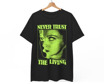 ネバー・トラスト・ザ・リビングTシャツ、ゴスTシャツ、ポストパンクTシャツ、ホラーパンクTシャツ、ダークアートTシャツ