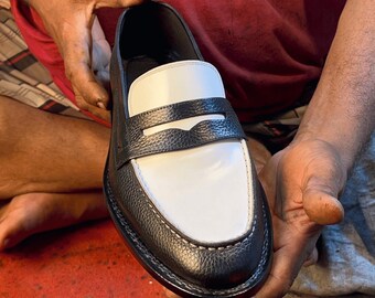 Handgemaakte penny loafers voor heren, tweekleurige loafers voor heren, zwart-witte leren loafers, klassieke penny loafers, casual nette schoenen voor heren