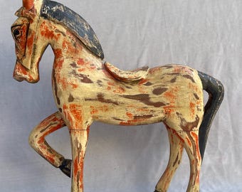 ヴィンテージの木製馬の置物、手彫りの木製馬のおもちゃ、高さ14cm