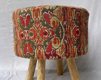 Taburete otomano Kilim hecho a mano, estilo rústico bohemio, patas de madera