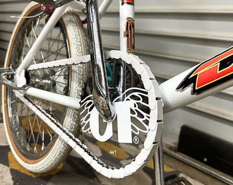 White Bike Chain Covers – Snap-On Chain Caps – Fits Kids Bikes, BMX, Cruisers & E-bikes - Bike Accessory