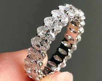 3カラット エメラルドカット モアッサナイト ハーフエタニティバンド