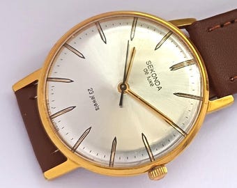 23 Jewels Made in USSR Sekonda Men's wind up watch Mint condition.