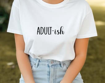 Adulto-ish, camisa linda, sarcasmo, ropa unisex, apta para cualquier género, camisas