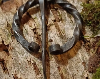 Broche de herradura forjado a mano: broche de abrigo místico de celtas y vikingos
