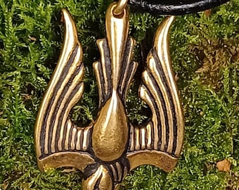 Amuleto de halcón ucraniano en forma de tryzub: símbolo de fuerza y libertad
