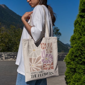 Artsy tote bags shop