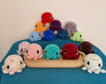 Mini pulpo de peluche tejido a crochet para aliviar el estrés