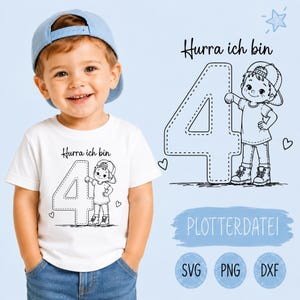 Könnte beinhalten: Ein weißes T-Shirt mit einer schwarzen Strichzeichnung eines Kindes mit Baseballkappe neben einer großen Zahl vier. Der Text "Hurra ich bin" steht über der Zahl. Das Design wird zudem separat mit den entsprechenden Dateiformaten dargestellt.