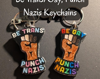 Llavero "Sé trans/gay, golpea a los nazis" de 5 cm