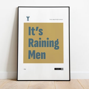 Op de afbeelding: Een ingelijste poster met een gouden achtergrond en de tekst "It's Raining Men" in blauw. De poster heeft de titel "The Weather Girls" en bevat het jaar "1982".