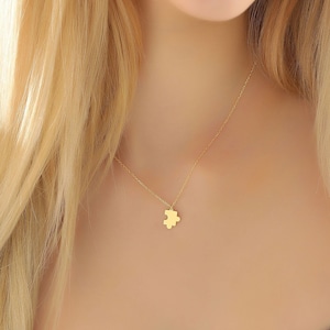 14k gouden sierlijke puzzelstukketting ∙ Kleine puzzelsieraden ∙ Zilveren puzzelhanger ∙ Cadeaus beste vriend ∙ Kerstcadeau voor stelletjes voor haar