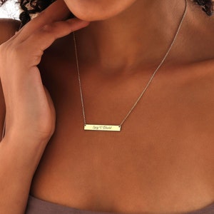 Collana con barretta personalizzata in oro 14k con nome ∙ Barretta personalizzata regalo per la mamma con coordinate, simboli incisi, gioiello minimalista fatto a mano, regalo per la festa della mamma