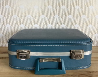 Vintage Blue Hard Shell Carry On Suitcase/Luggage MCM Make Up Case