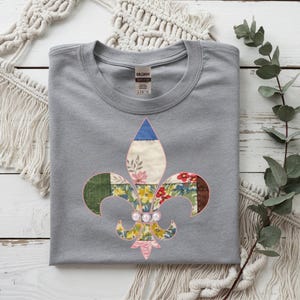 Quilt Fleur De Lis PNG, Louisiana Digital Download, Patchwork Southern Design, Coquette Pearl Fleur De Lis, Vintage Quilt Graphic PNG