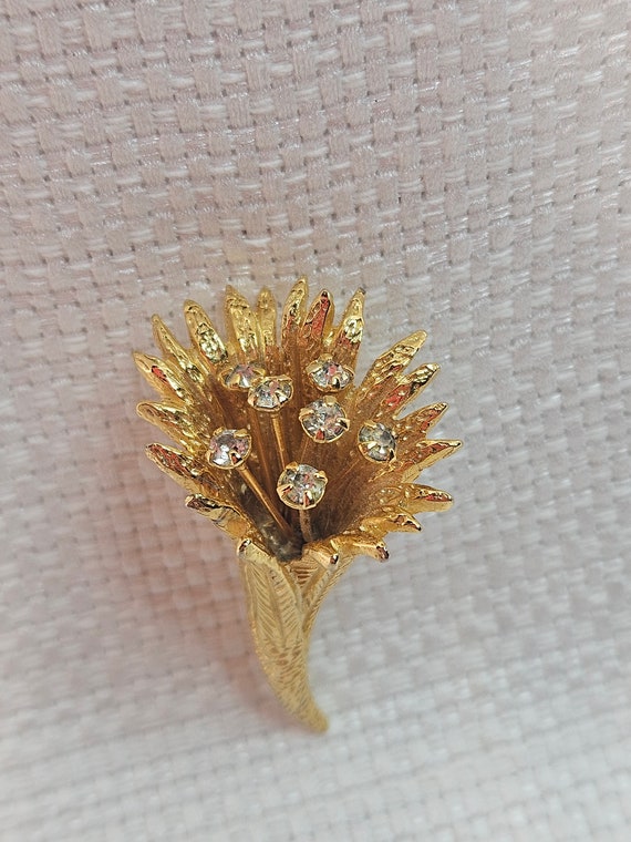 Vintage Castlecliff gold tone flower Brooch - image 2