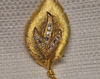 Vintage JJ Jonette  gold tone leaf Brooch