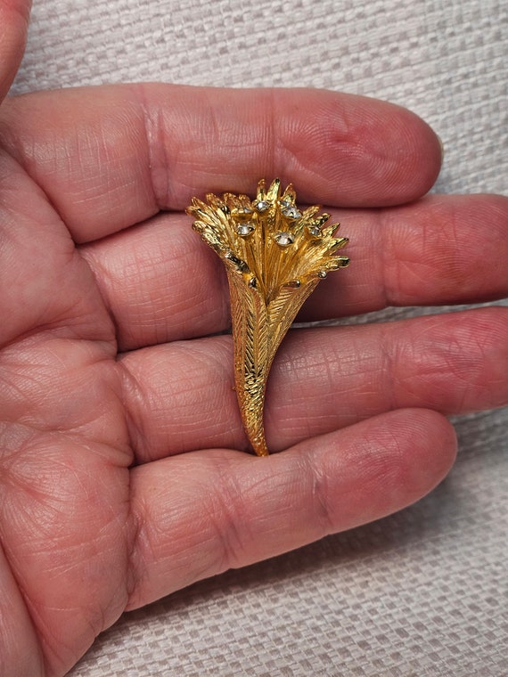 Vintage Castlecliff gold tone flower Brooch - image 4