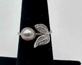 Fishtail sterling silver adjustable ring with freshwater pearl