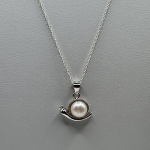 Snail freshwater pearl necklace