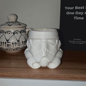 Stormtrooper Planter – 3D Printed Star Wars Helmet Pot for Succulents & Desk Decor