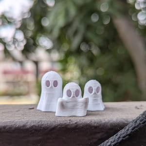 Boo Friends – Tiny Ghost Figurines