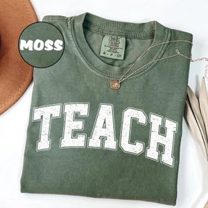 Komfort Colors® Teach T-Shirt Lehrer Shirt Zurück zu Schule Shirts Geschenk für Lehrer Lehrer Shirts Teach Kindness Shirt Elementarlehrer