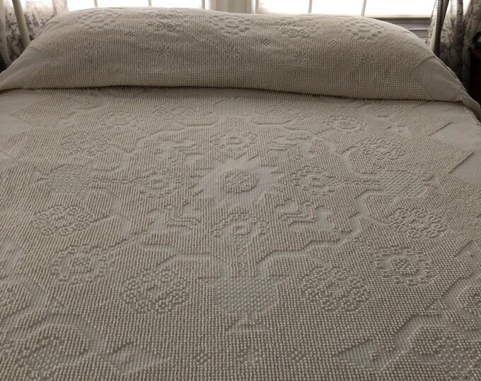 Vintage White Cotton Chenille Hobnail Bedspread for Full Size Bed by