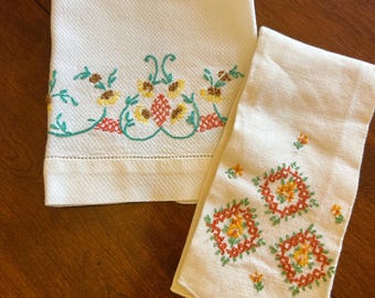 Set of Two Embroidered Fingertip Towels