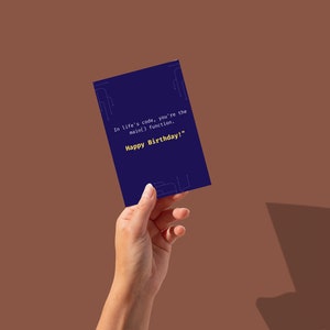 Carte d'anniversaire sur le thème du code : message d'accueil « Évènement principal () » pour les programmeurs