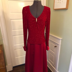 90s Red Metallic Knit and Satin Formal or Prom Dress with V-Neckline, Long Sleeves and Rhinestone Pin | Size Medium