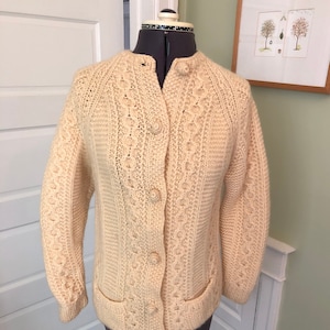 Vintage Hand Knit Ivory Wool Long Sleeved Cardigan Sweater with Knit Buttons and Patch Pockets | Size XS