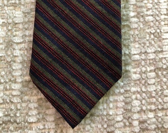 Superba Kravat ou Skinny Striped Necktie années 50 en bleu marine, rouge et vert olive