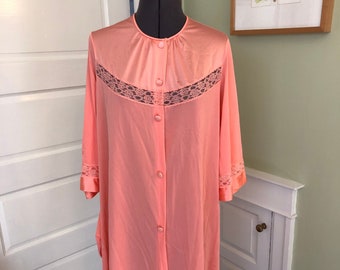 70s/80s Coral Nylon Short Summer Robe with 3/4 Sleeves, Lace Insets and Covered Buttons by Vanity Fair | Size Medium