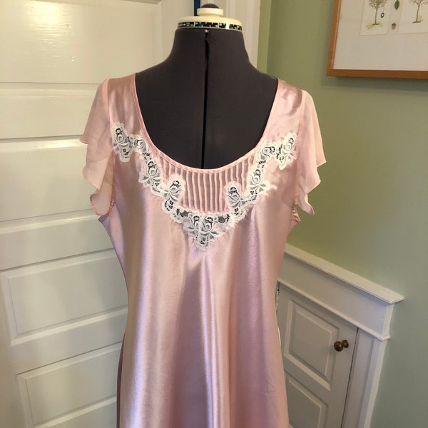 90s Oscar de la Renta Pink Label Rose Scoop Neck Short NIghtgown with Short Sleeves, and Lace and Pintuck Details | Size XL