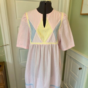 70s Pink and White Striped Seersucker Short Sleeved Caftan Dress with Pockets, and Yellow and Blue Accents by Saybury | Size Large