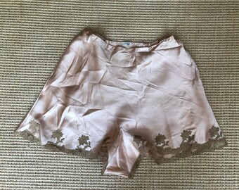 30s 40s Peach Satin Handmade Tap Pants Underwear with Brown Floral Lace Applique and Trim and Side Button Closure | Size 28/17 Small