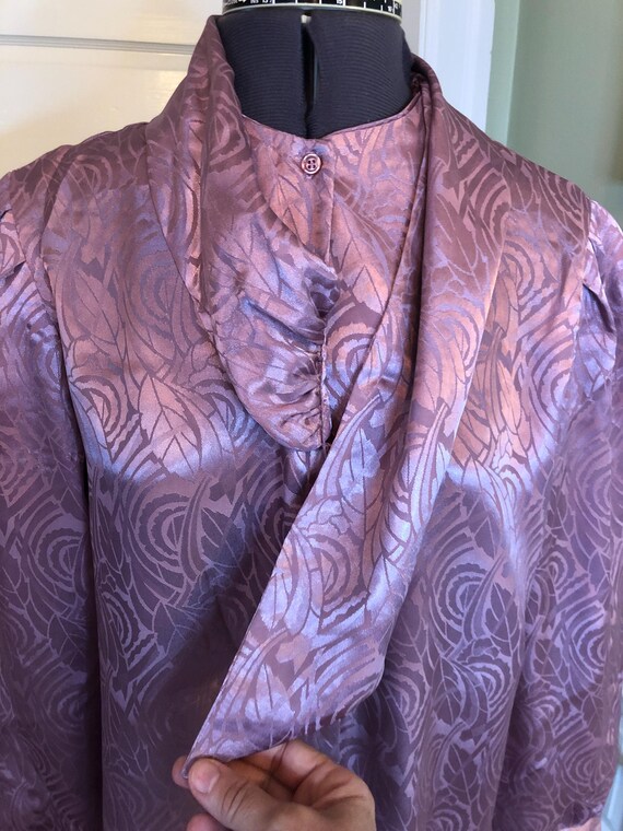 70s Leaf Patterned Polyester Satin Lavender Long … - image 2