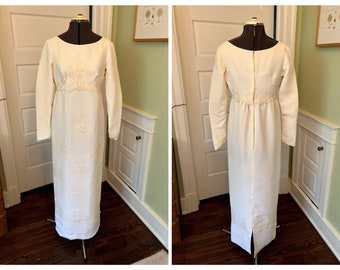 Vintage Long Sleeved Ivory Wedding Dress with Wide Neckline, Long Sleeves, Empire Waist and Lace Appliques | Size Medium