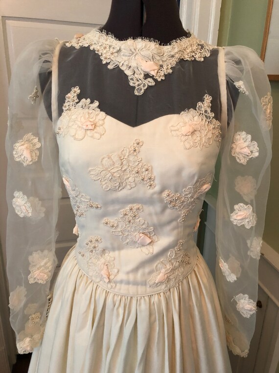 90s Ivory Long Sleeved Wedding Dress With Alencon Lace 90s Ivory Long Sleeved Wedding Dress With Alencon Lace