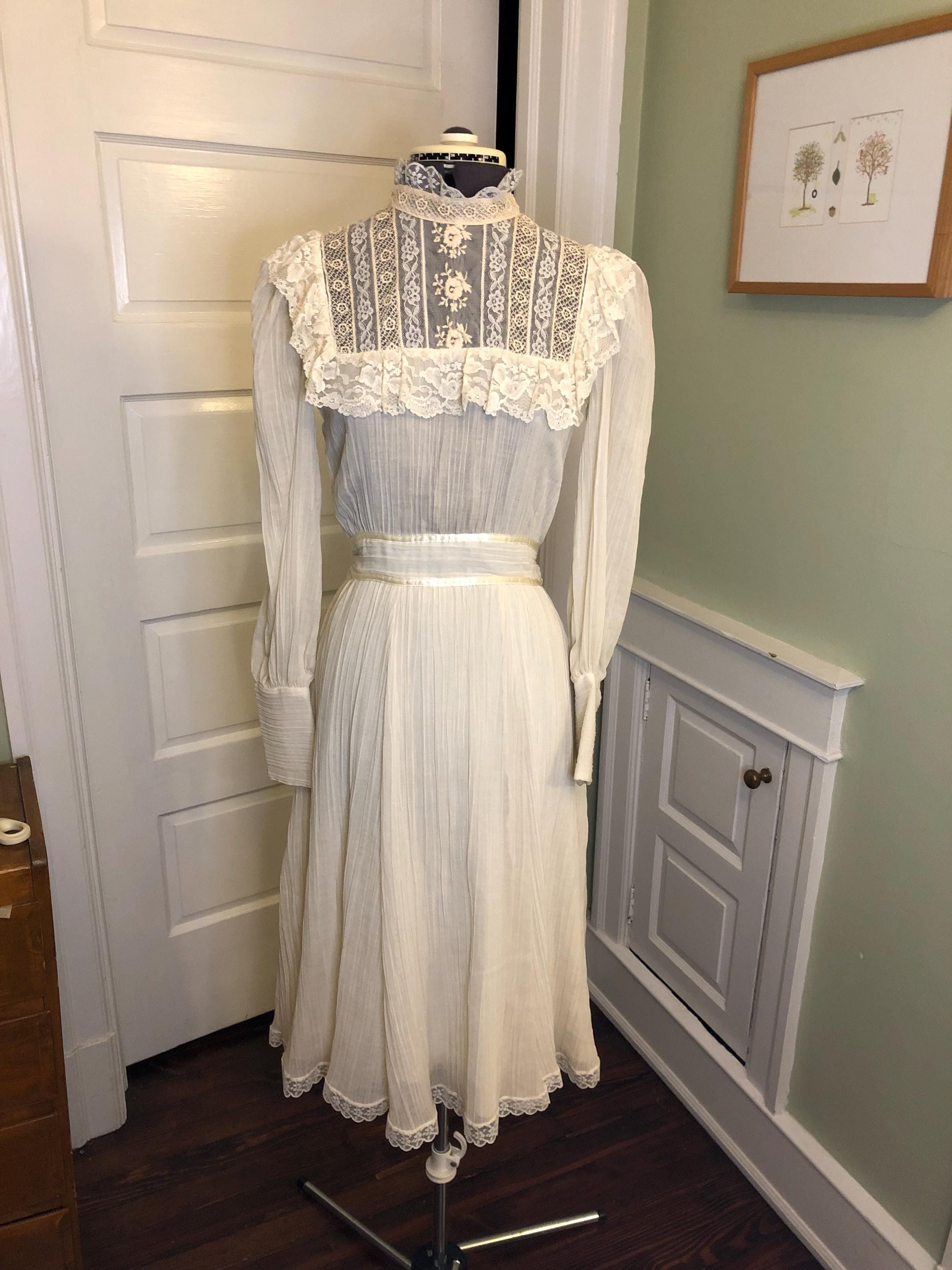 80s Gunne Sax Ivory Crinkle Gauze Long Sleeved Dress With Lace