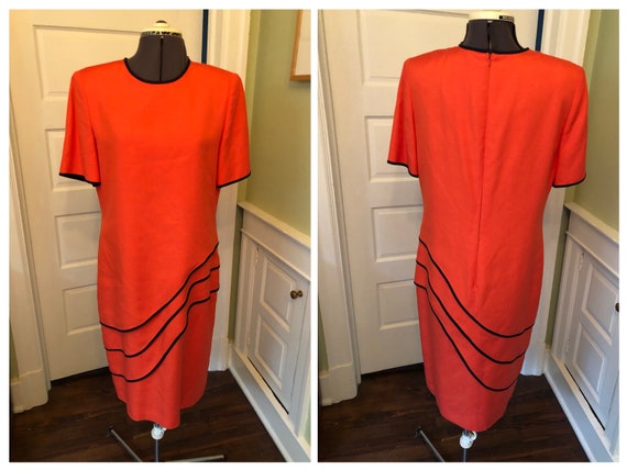 80s Carolina Herrera Studio Coral Short Sleeved Asymmetrical Layered Dress With Navy Trim | Size Large