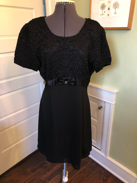 90s Black Short Sleeved Cocktail Dress with Scoop… - image 2