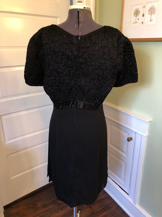 90s Black Short Sleeved Cocktail Dress with Scoop… - image 5