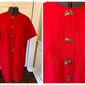 90s Red Linen Look Short Sleeved Dress with Coconut Shell Buttons and Fake Pockets by Jessica Howard | Size Extra Large