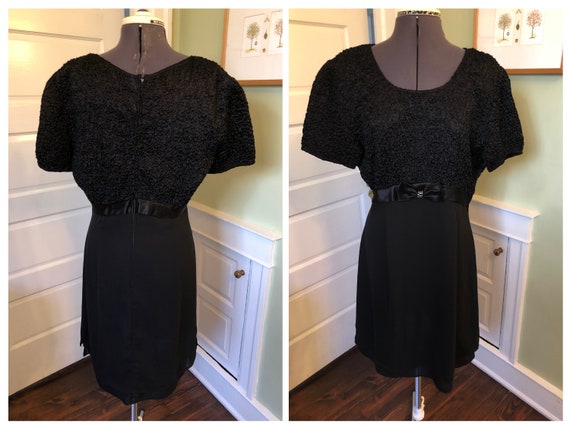 90s Black Short Sleeved Cocktail Dress with Scoop… - image 1