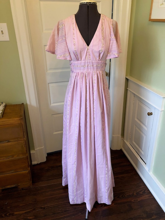 70s Floral Flocked Lilac Prom or Bridesmaid Long Dress With Flutter Sleeves  and Full Skirt | Size Small - Etsy