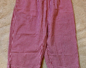 90s Red Check Seersucker Capri Pants with Elastic Waistband and Pockets by Cabin Creek | Size Large Petite