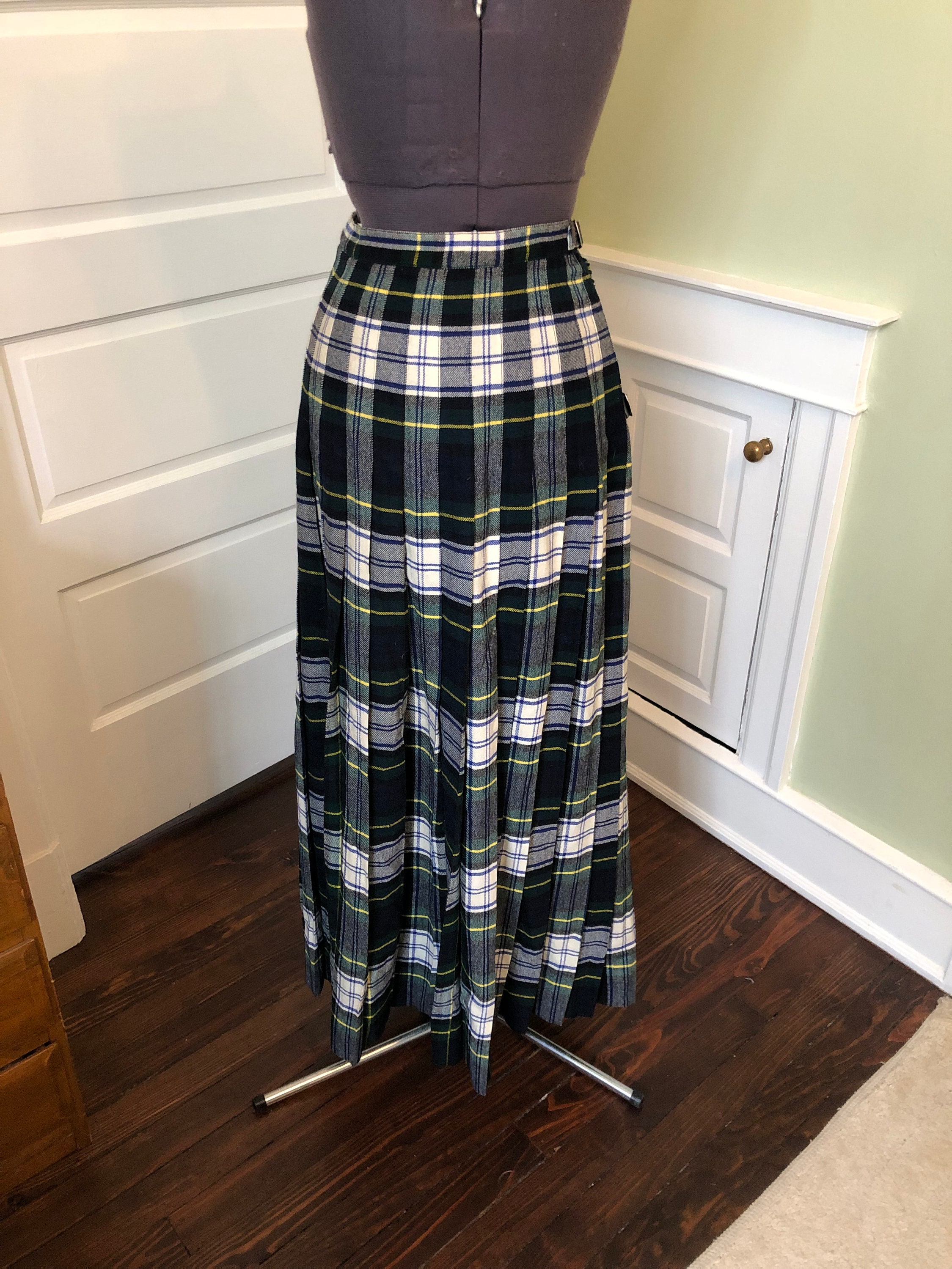 Bonhams : A Made-to-Measure Kinloch Anderson Kilt or Kilted