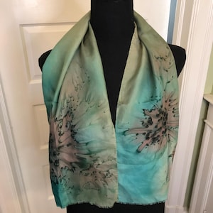 Sciarpa in seta dipinta a mano turchese e marrone con orlo arrotolato a mano / 11&quot; x 45&quot;